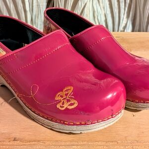 Sanitas clogs size 10